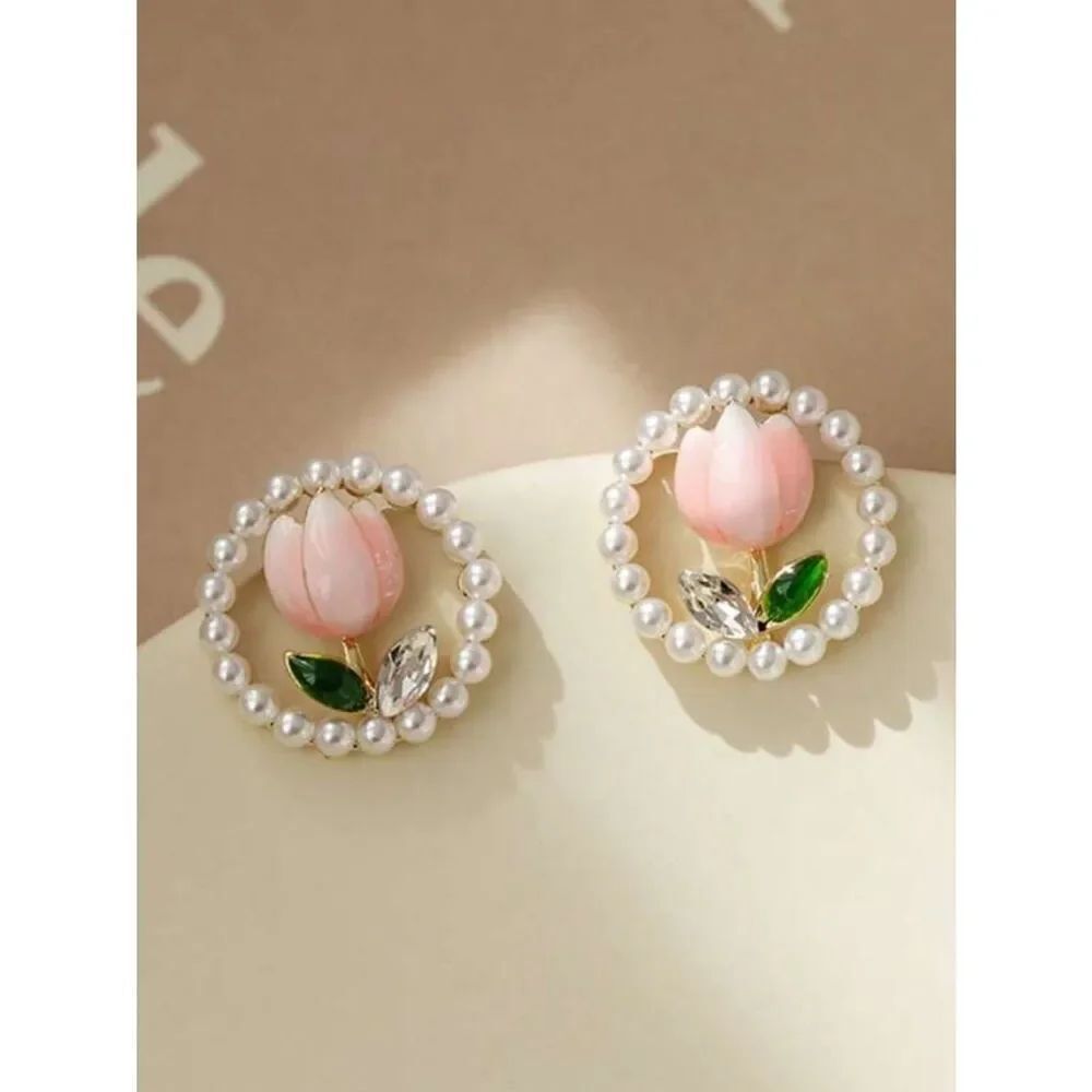 Pearl-Frame Pink Tulip Stud Earrings R 622